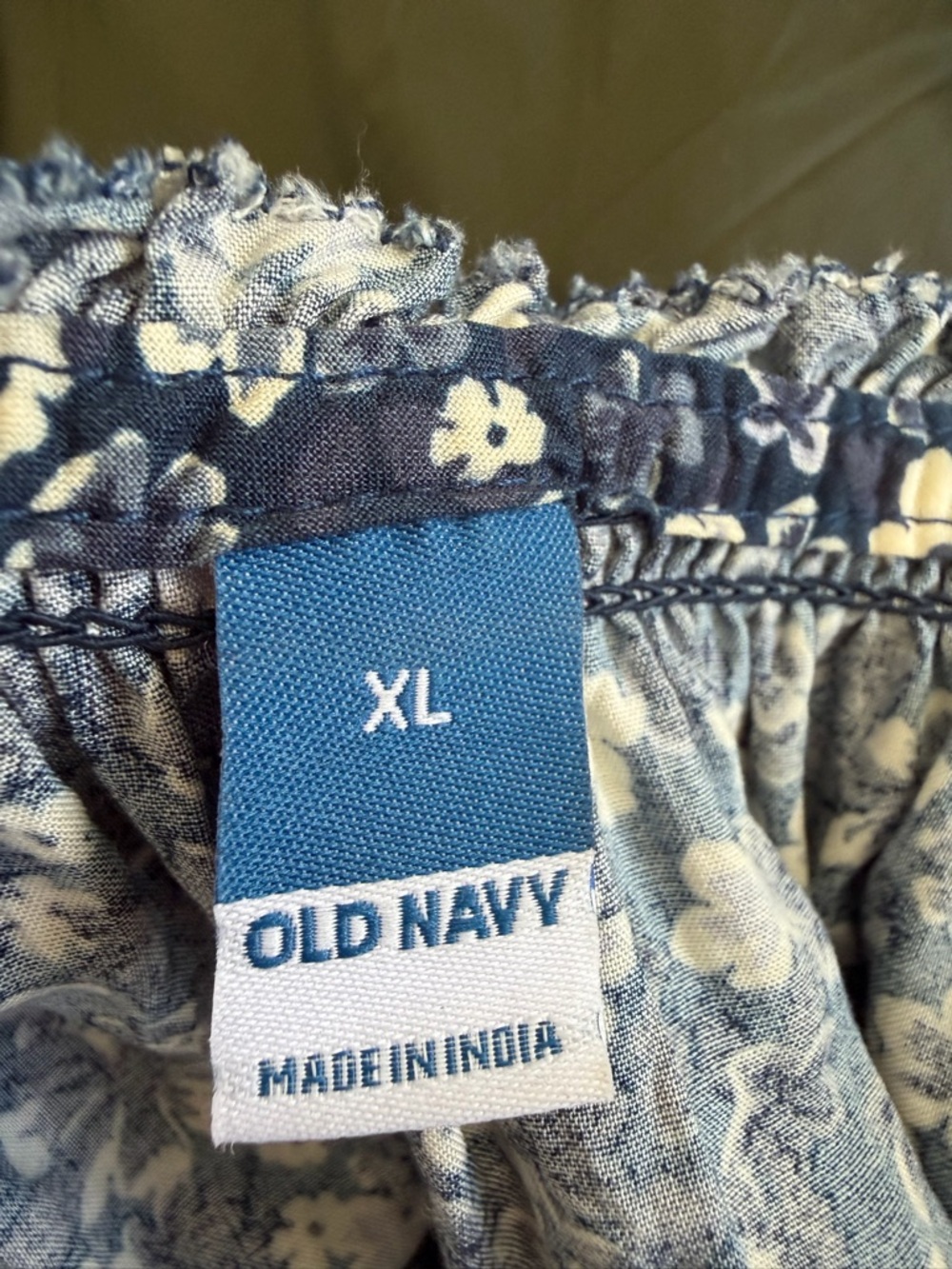 Old Navy XL Navy Floral Flutter Sleeve Smocked Neck Boho Swing Blouse Top Ditsy - Picture 4 of 5